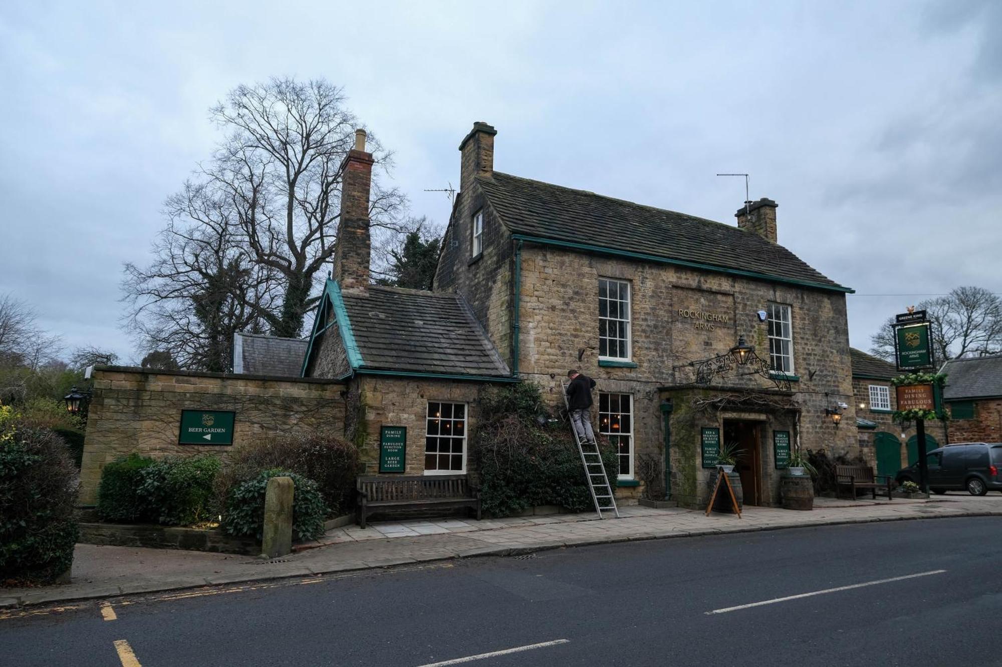 Rockingham Arms By Greene King Inns Wentworth  Exterior photo